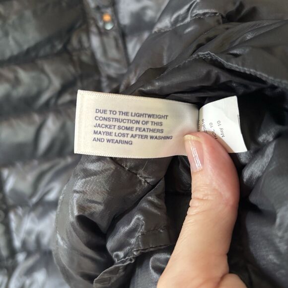 GAP Womens Black Puffer Vest Down Quilted Sleeveless Zip Pockets Sz Medium - Picture 7 of 11